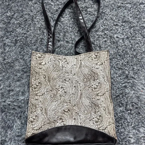 Elegant brown and Cream Tote Bag - Picture 9 of 13